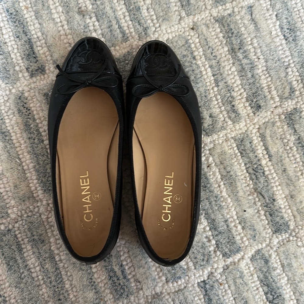 CHANEL Black Flats with Bow Detail